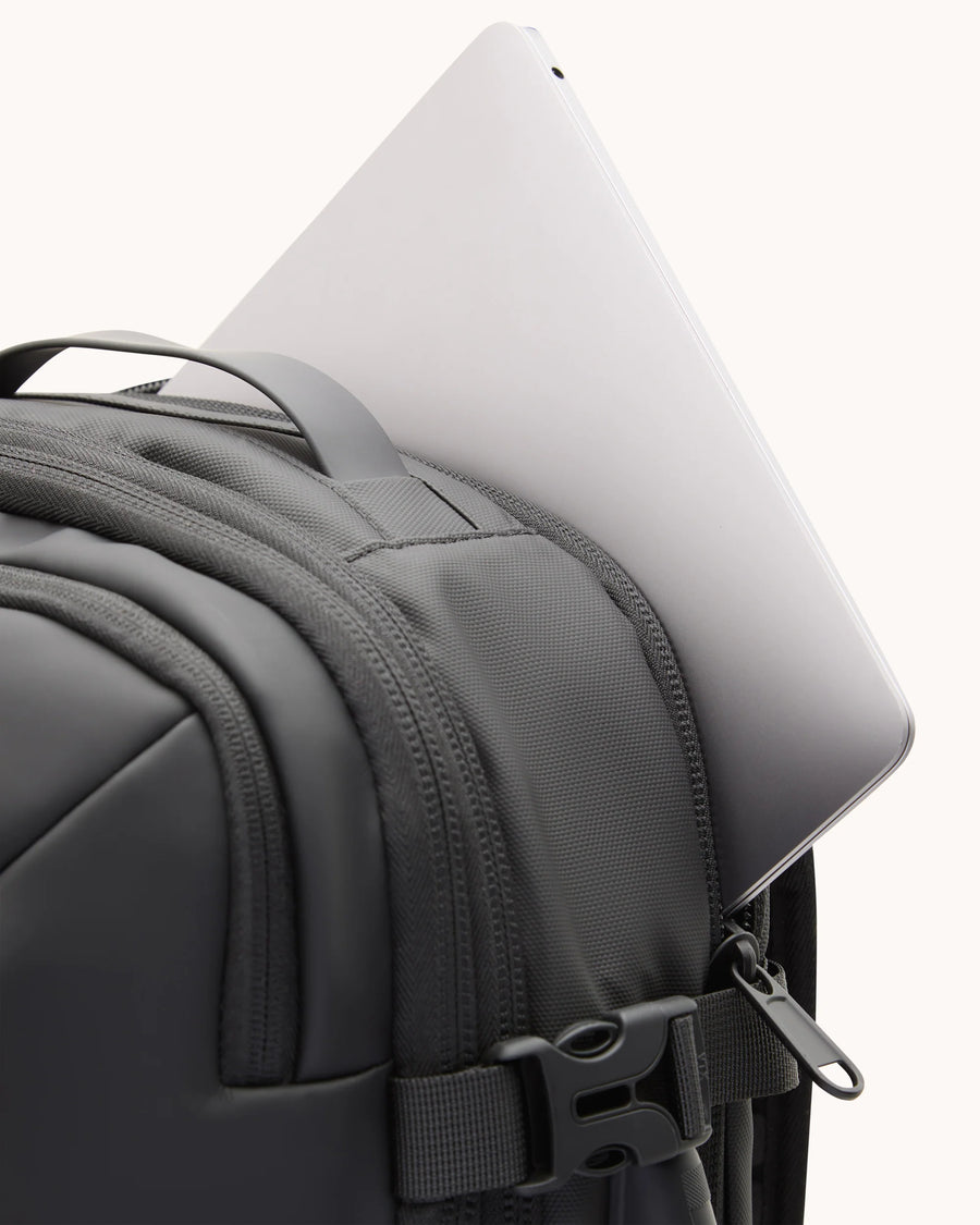 Ordinateur 17″, sans tout déballer — Hublo 60L — Sac à dos cabine